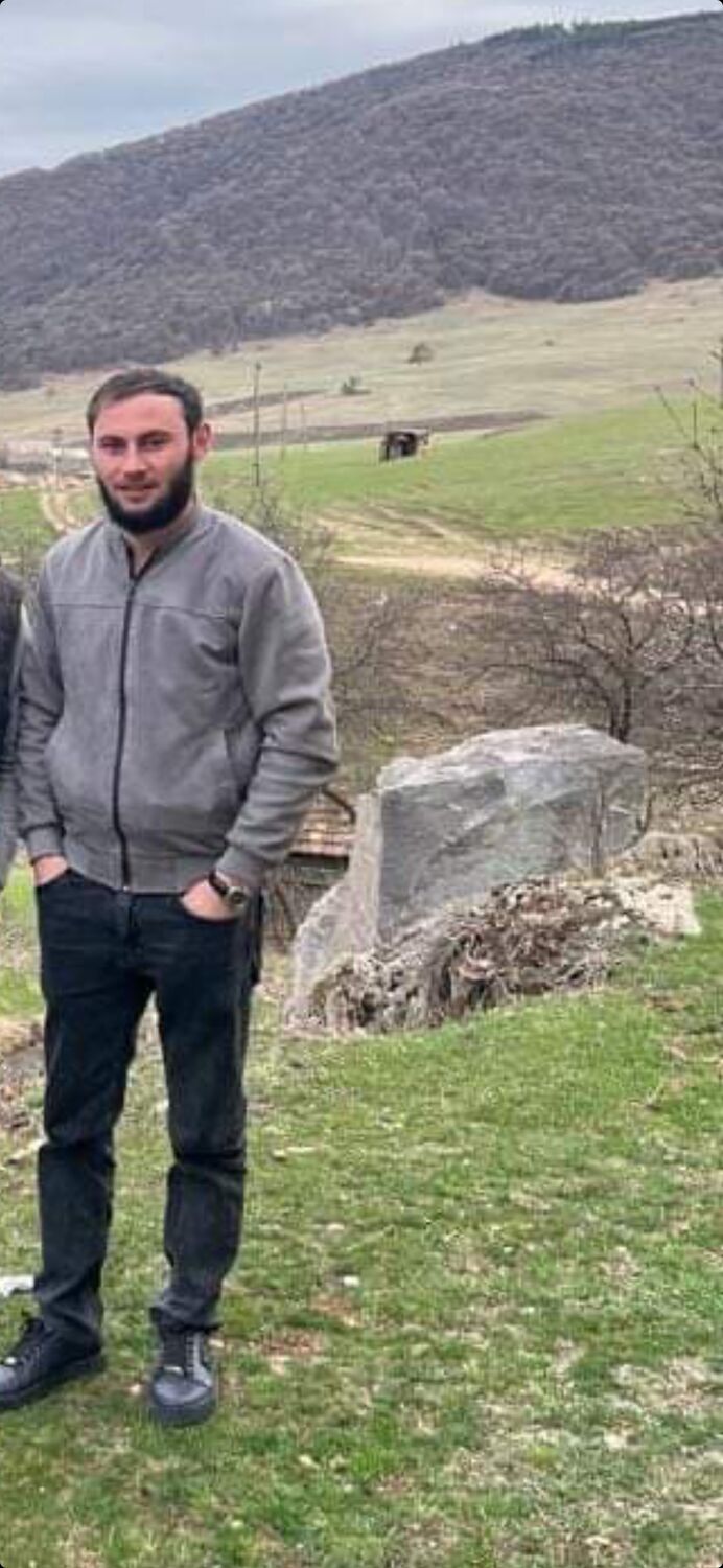  34433618  Hayk, 26 ,    