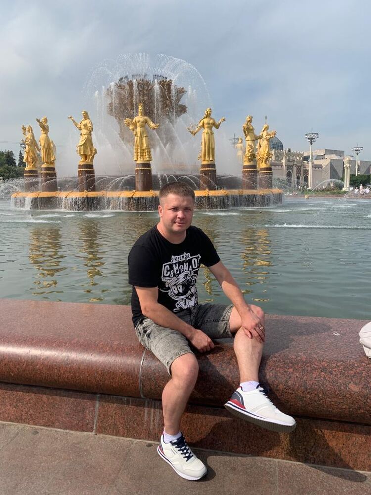  48717668  Konstantin, 38 ,    