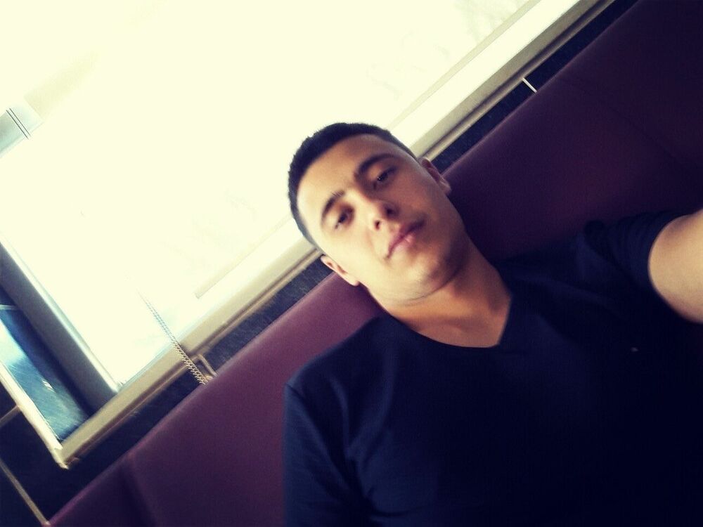  18143228  Ridvan, 32 ,    