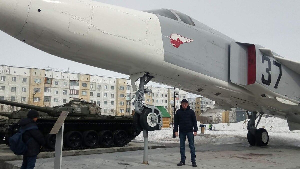  15263418  Slava, 40 ,    