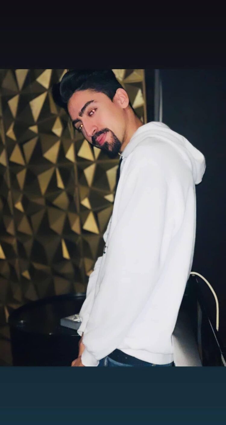  28994788  Simow, 28 ,    