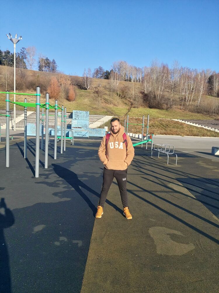  31511898  Karim, 28 ,    