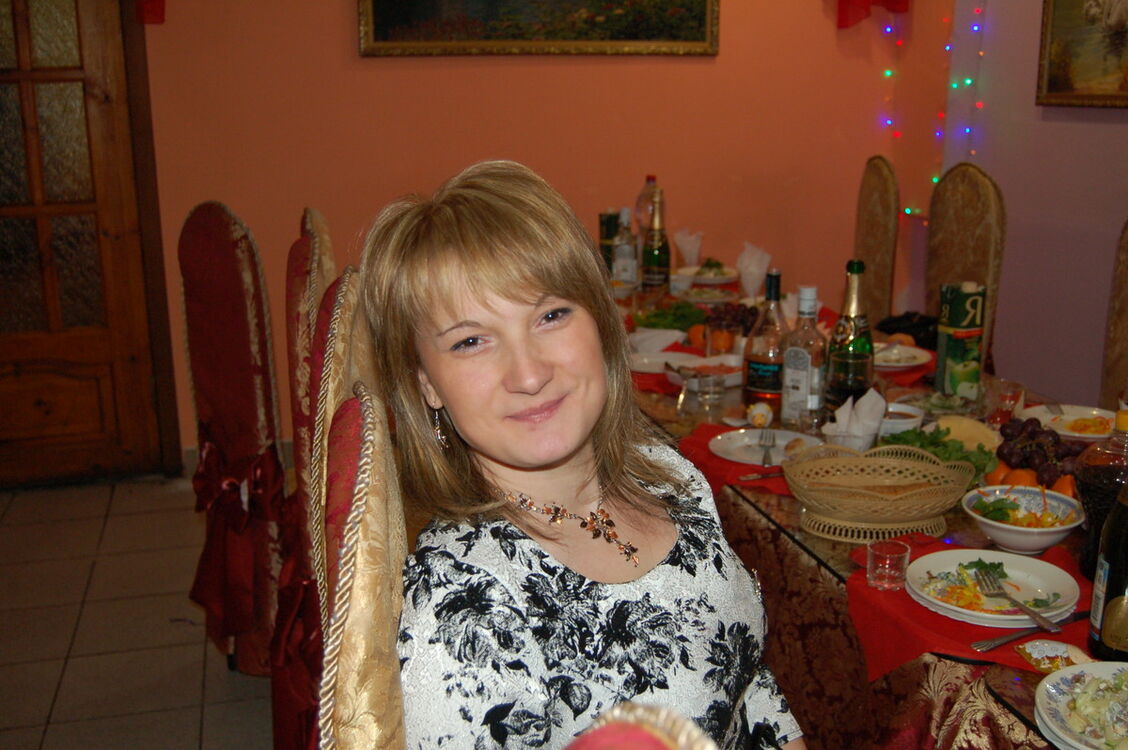  5768308  Alena, 37 ,     
