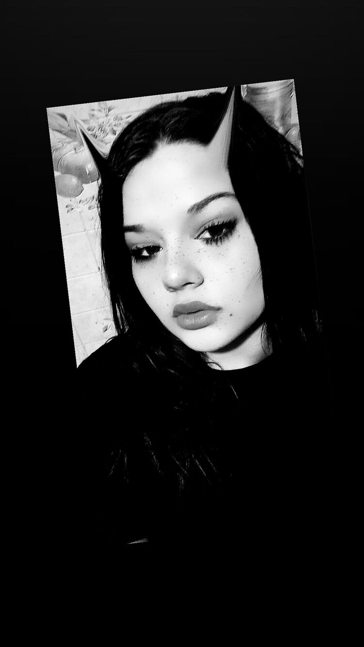  ,   Dasha, 22 ,   ,   