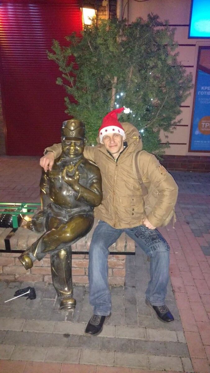  9240468  Vladimir, 47 ,    