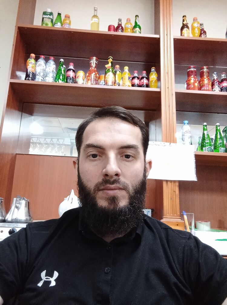  37300888  Kamil, 39 ,    