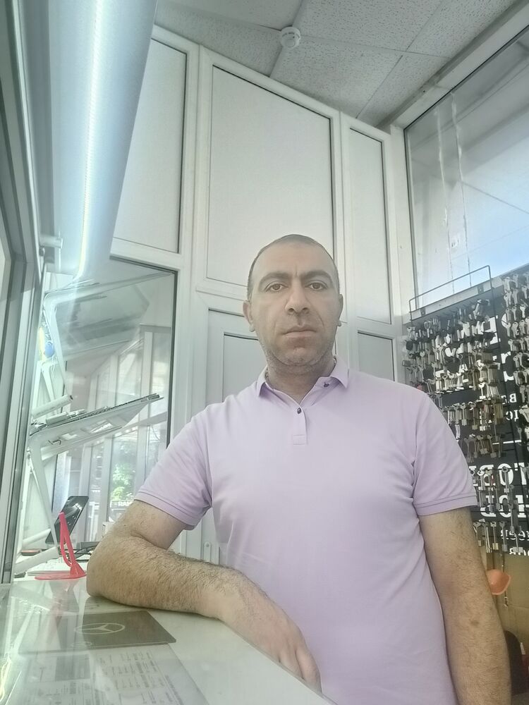  43629028  Hovhannes, 43 ,    
