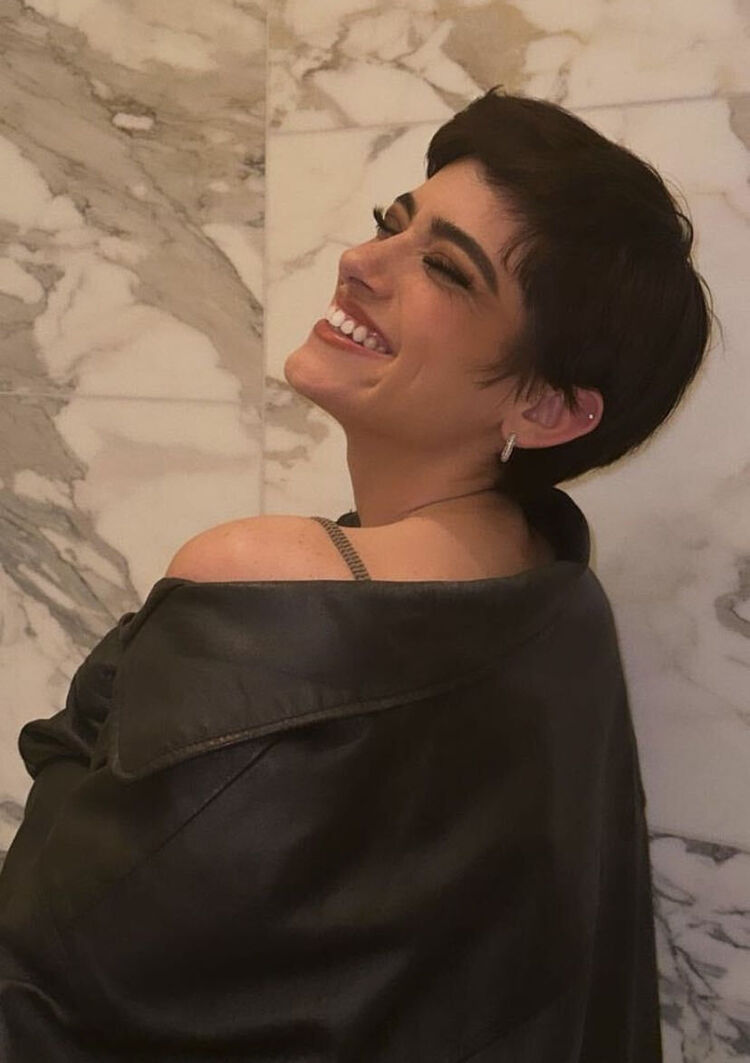  ,   Kristina, 21 ,   c , 