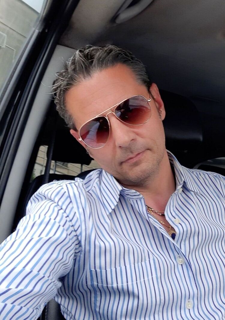  22846118  Ivan, 51 ,    Rome