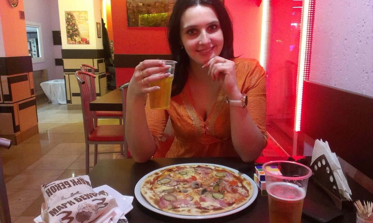  ,   Elena, 32 ,  