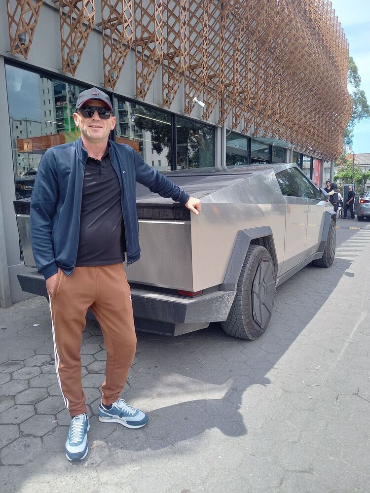  52808708  Alex, 44 ,    