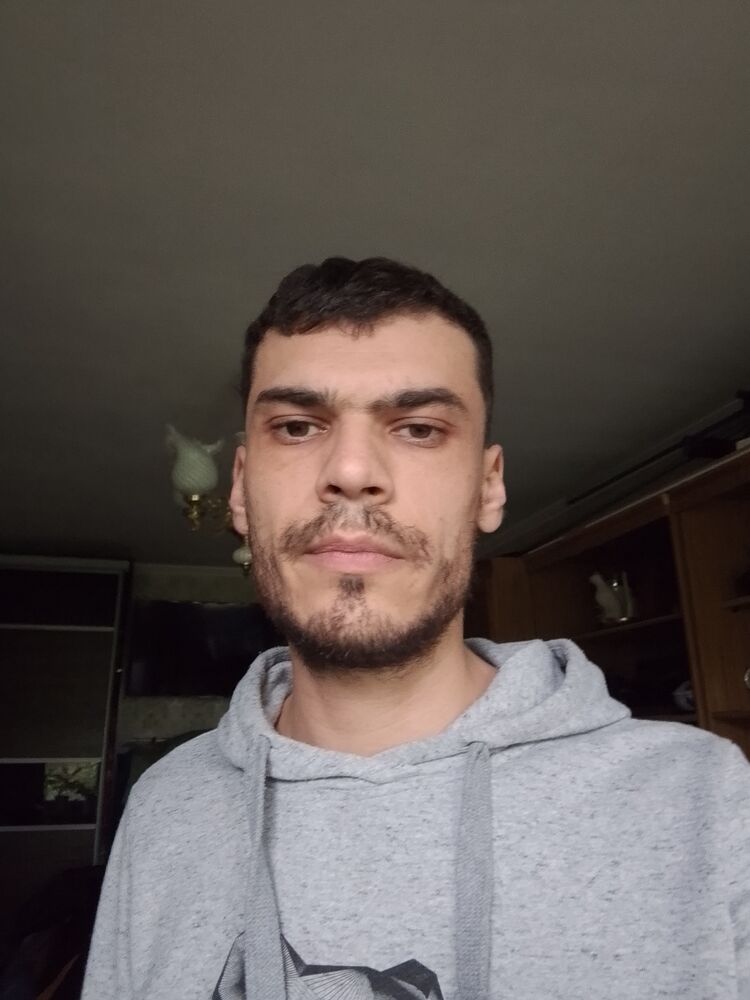  51438398  Robert, 28 ,    