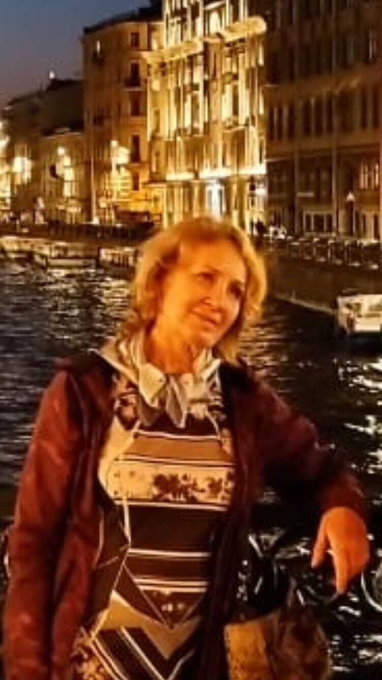  48643898  Liliya, 60 ,    -