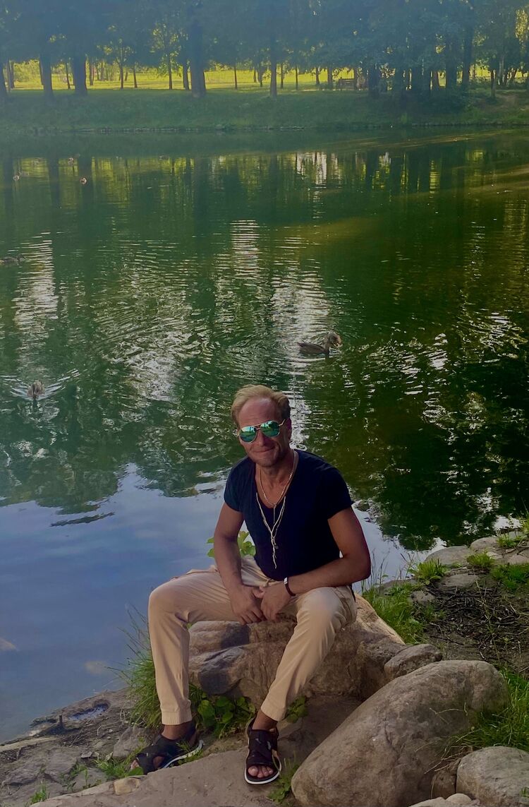  ,   Alex, 41 ,  