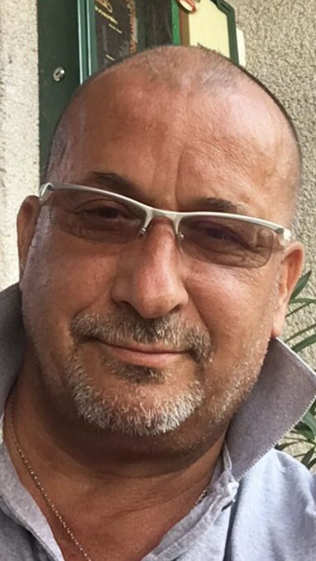 23412208  Stefan, 57 ,    