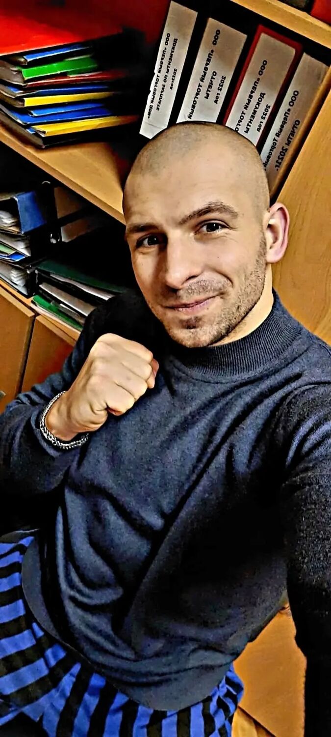  ,   Vladislav, 32 ,   ,   