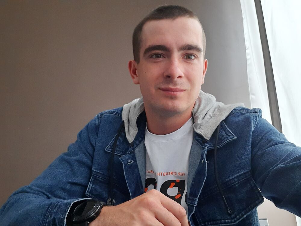  24353098  Sergey, 25 ,    