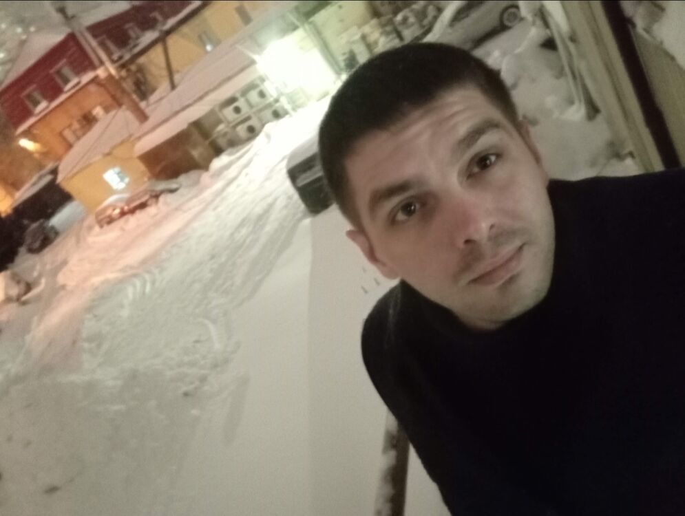  28172338  Viktor, 36 ,    