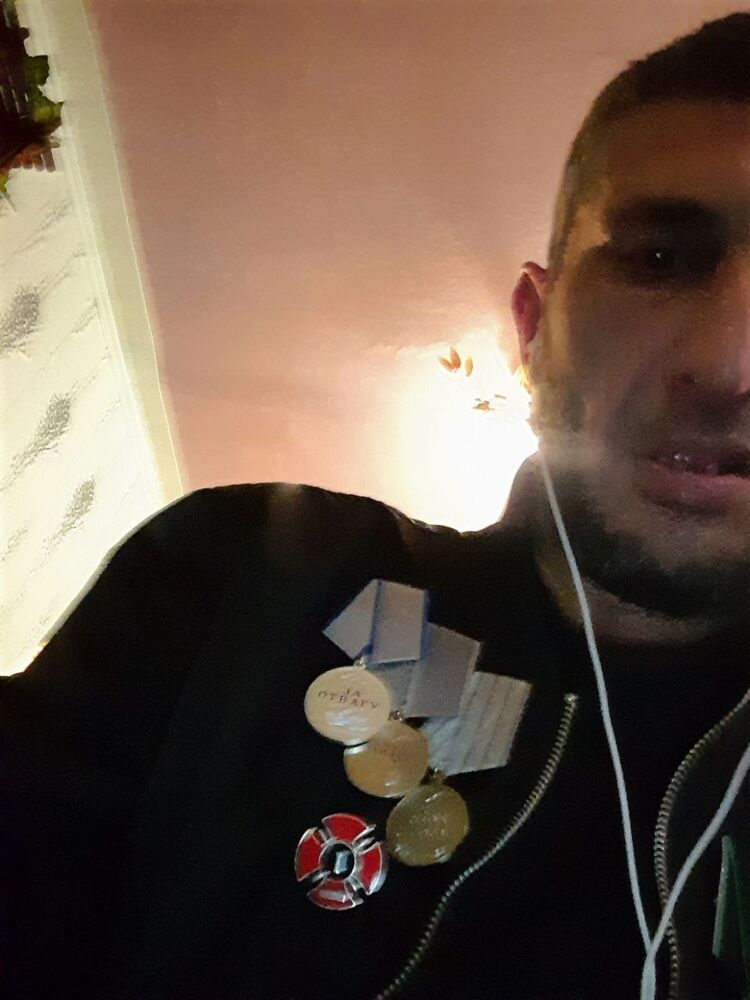  38504938  , 42 ,    