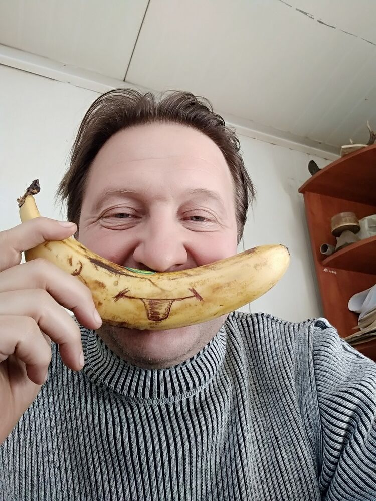  ,   Valentin, 49 ,   , 
