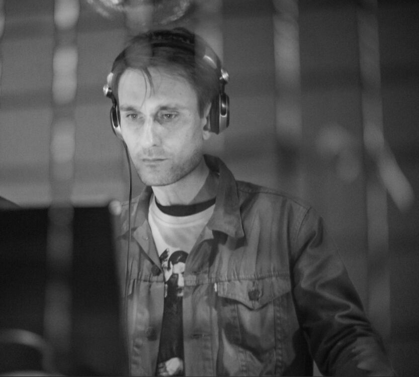  54476018  Dark Horse, 34 ,    -