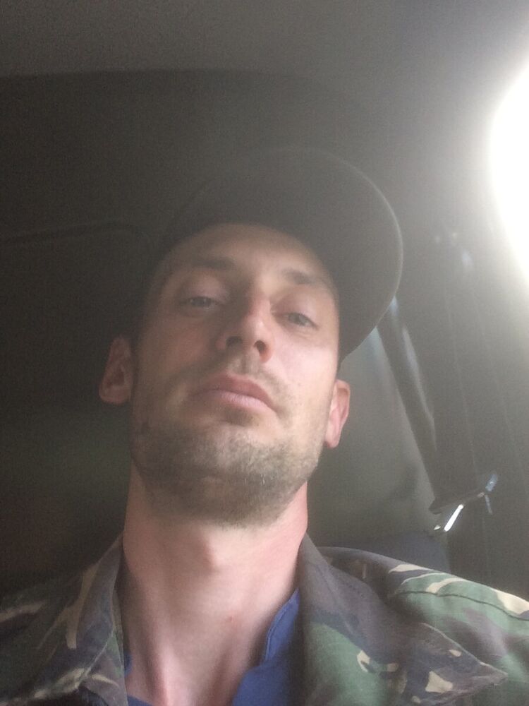  19939668  Ivan, 37 ,    