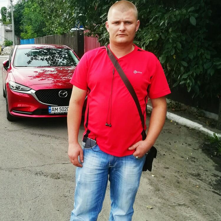  18715778  Alexandr, 33 ,    