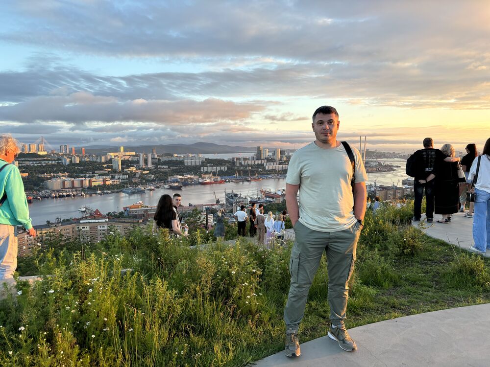  44944148  Konstantin, 39 ,    