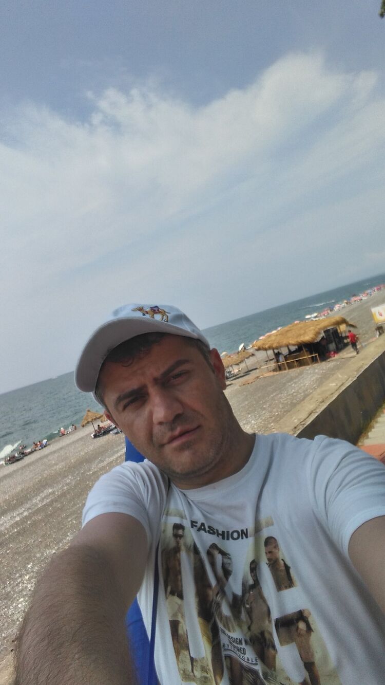  31054728  Hayk, 37 ,    