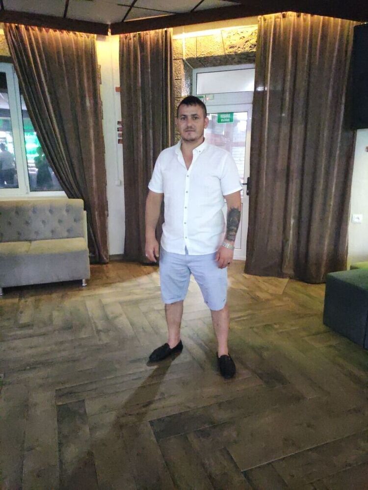  32653548  Victor, 34 ,    