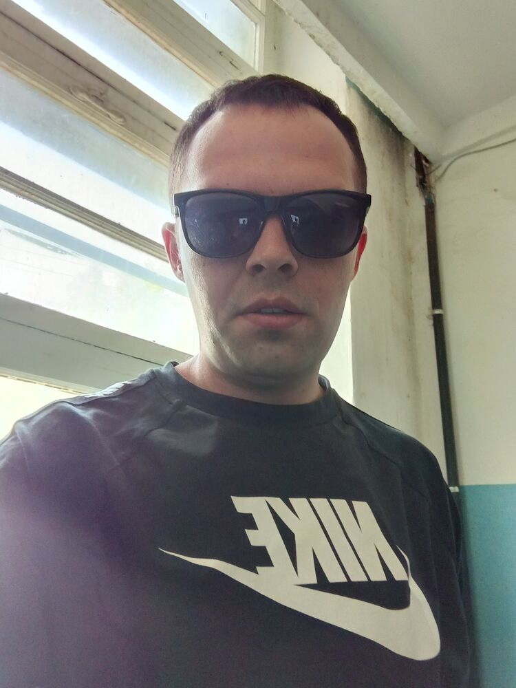  ,   Pavlo, 32 ,   ,   , c 