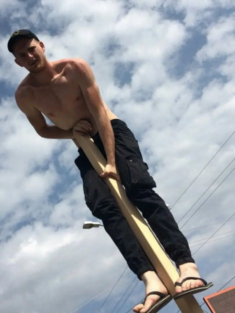  45883228  , 28 ,    