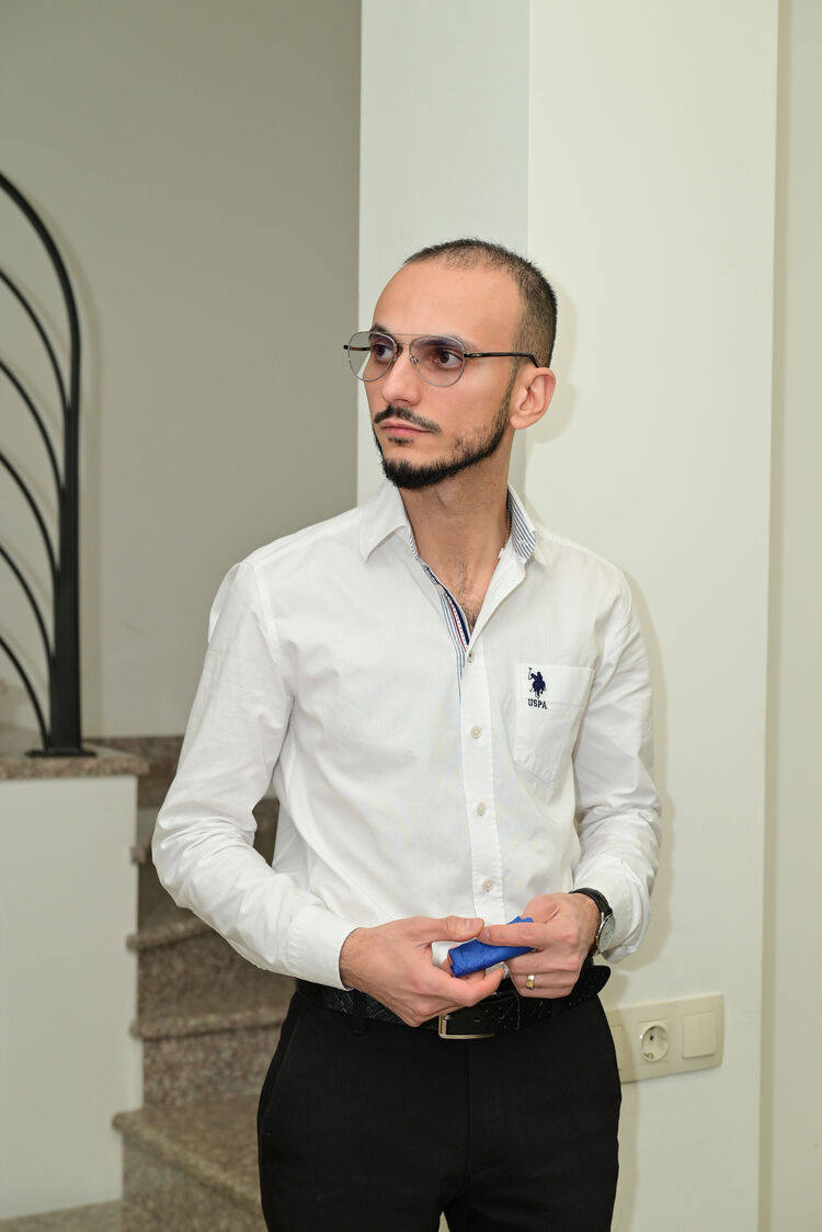  54625048  Artem, 34 ,    