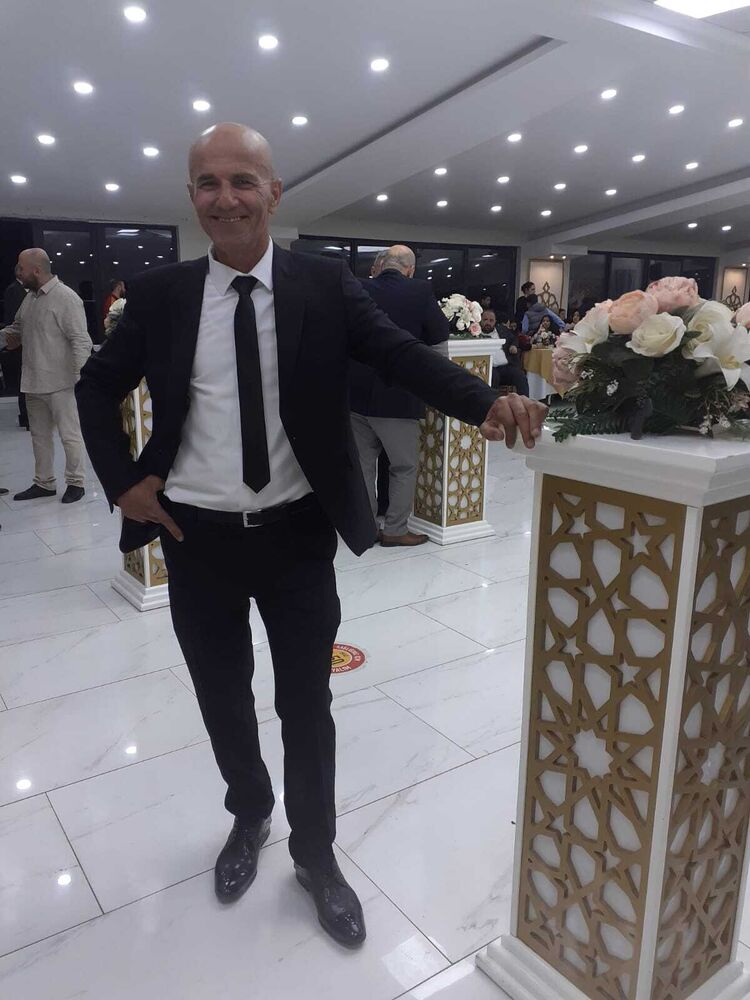  53727578  Cemil, 55 ,    