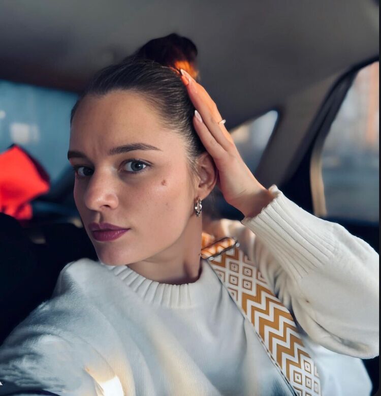  52130268  Valentina, 38 ,    