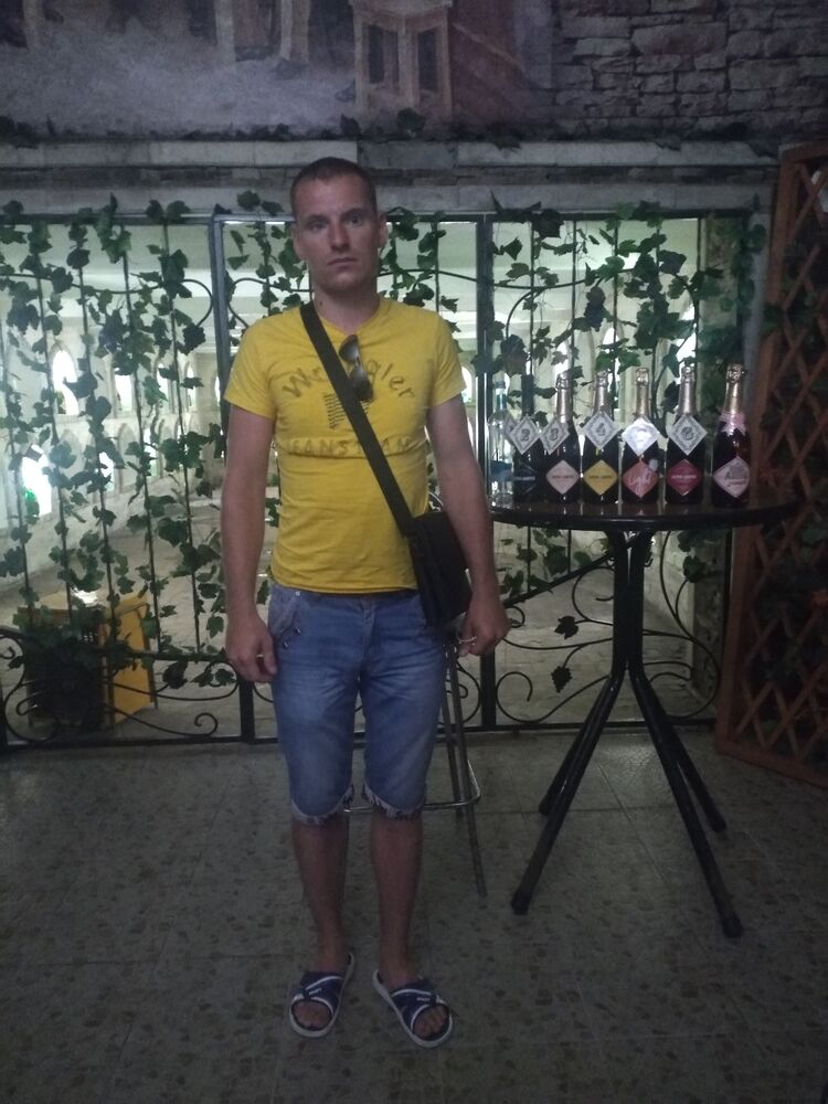  24275238  Rostislav, 29 ,    