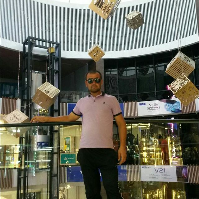  43825868  Ikrom, 41 ,    