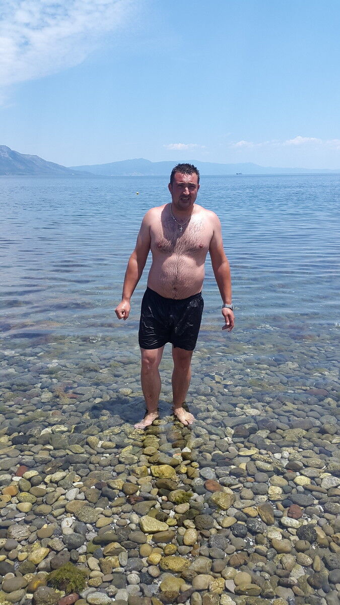  15669108  Andrei, 39 ,    
