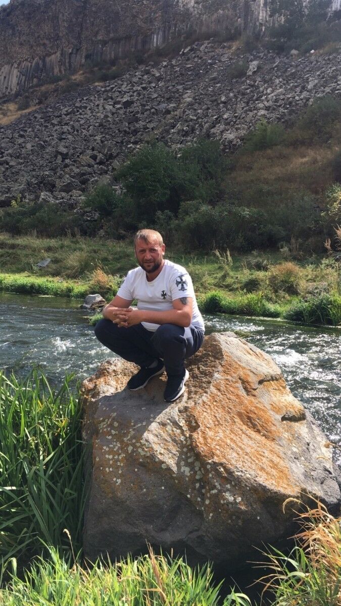  18369138  Artyom, 38 ,    