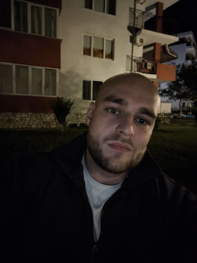  53457758  STtEfaan, 24 ,    