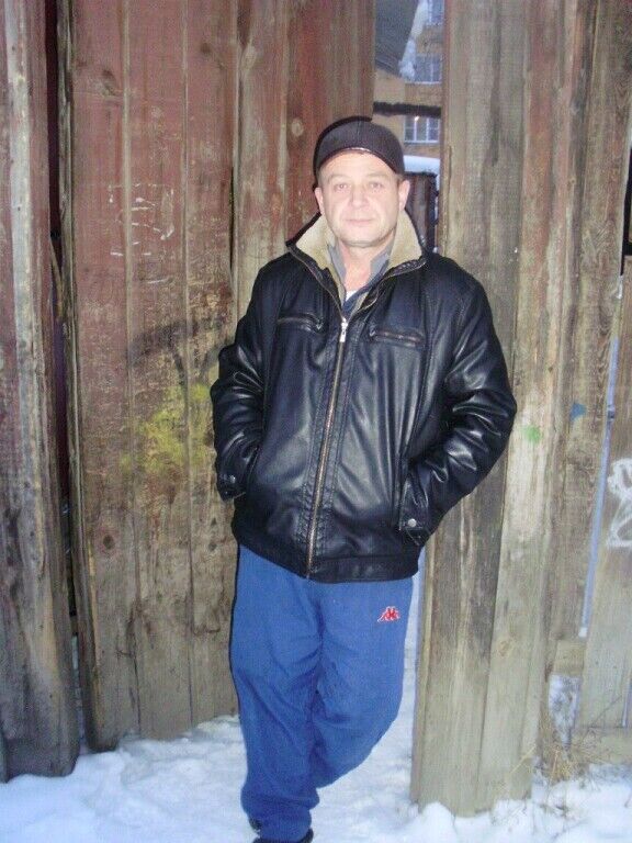  43326738  Sasha, 60 ,    