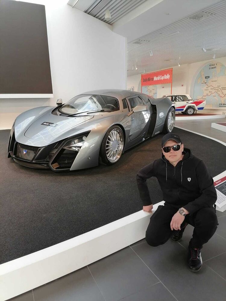  ,   Viktor, 35 ,   ,   