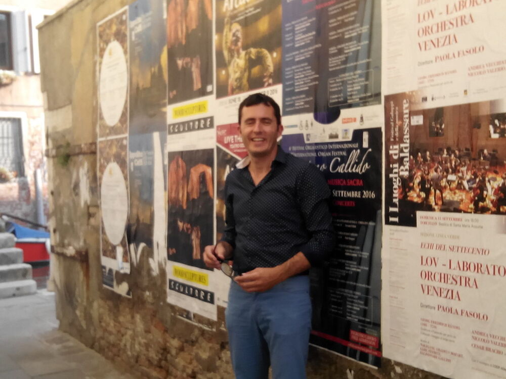  ,   Damien, 40 ,   ,   , c 