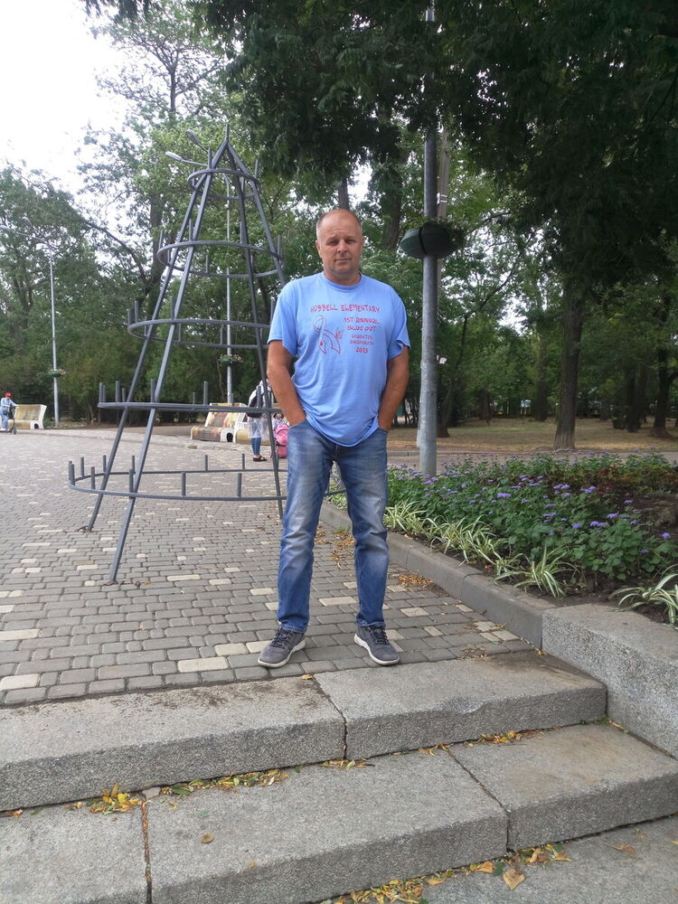  20644908  Oleg, 48 ,    