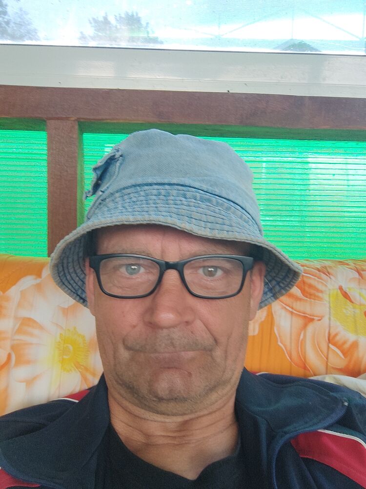  43836888  Jack Danils, 54 ,    