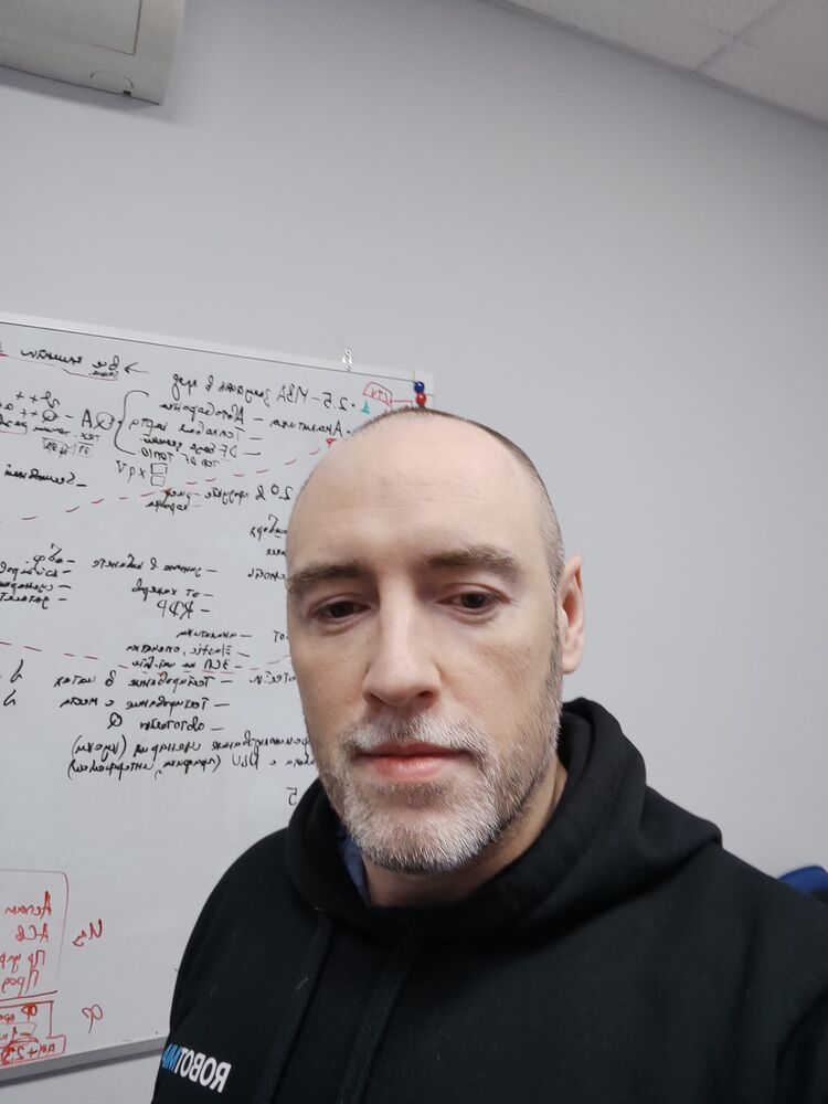  53492298  Roman, 46 ,    