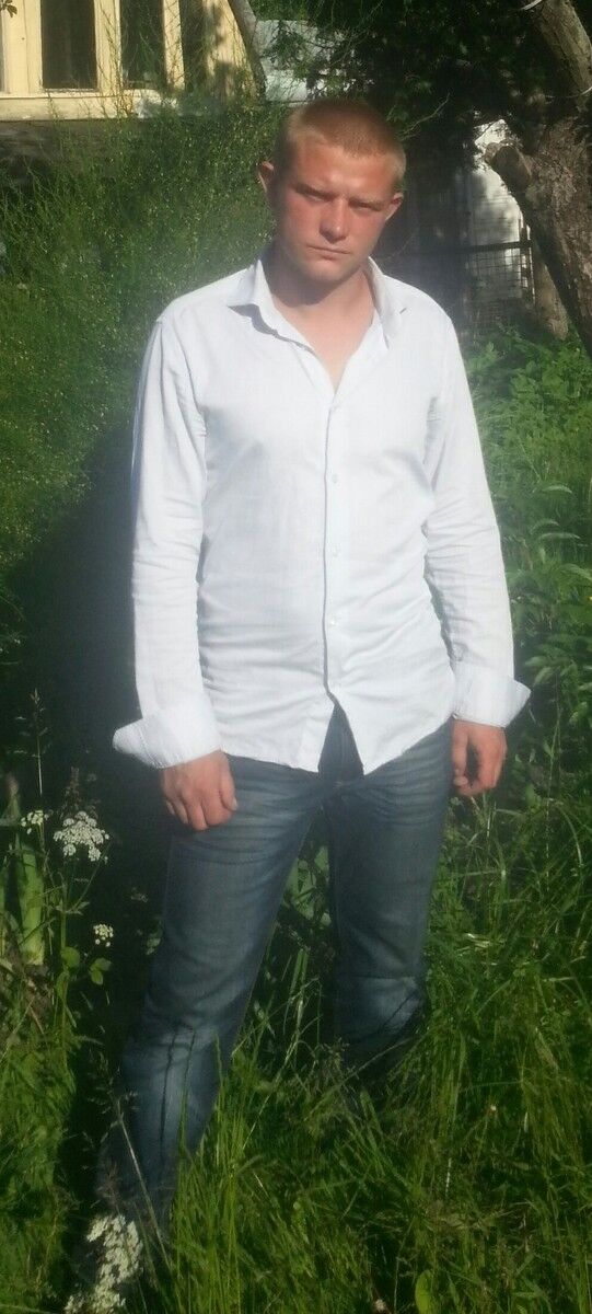  10264478  Artur, 32 ,    