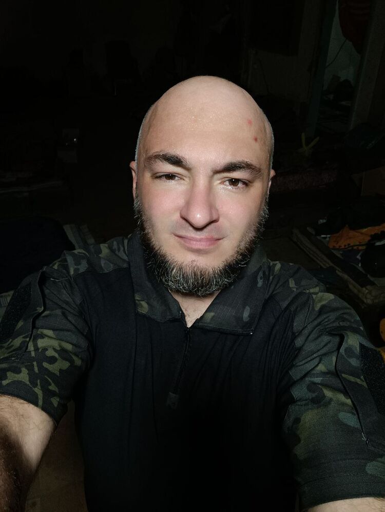  46689878  , 40 ,    