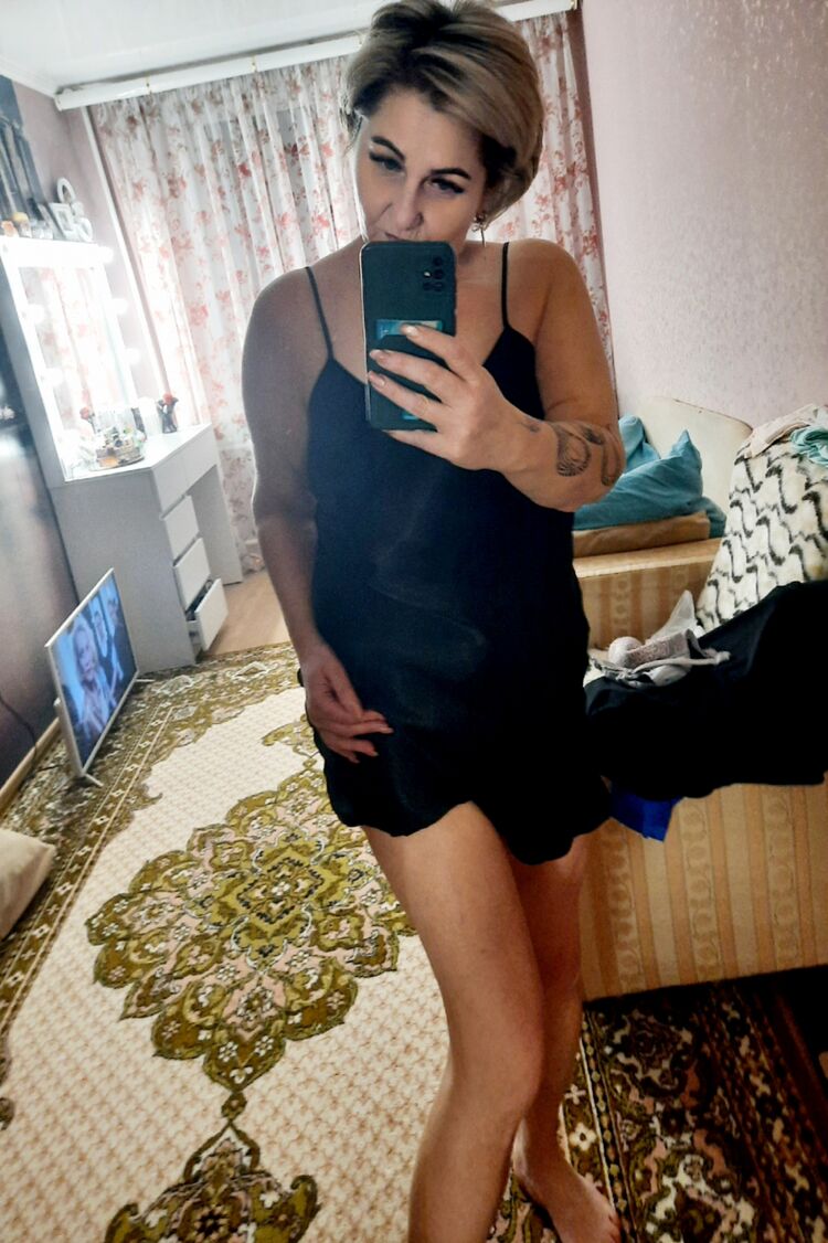  50422898  Elena, 47 ,    