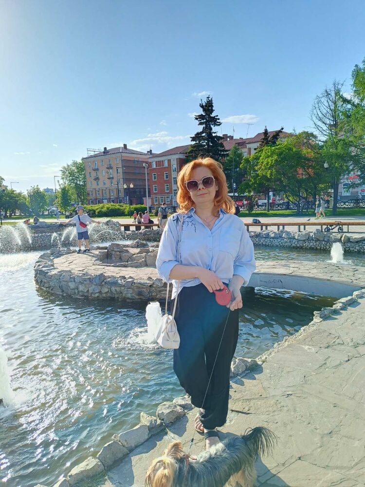  ,   Julia, 47 ,   c , 